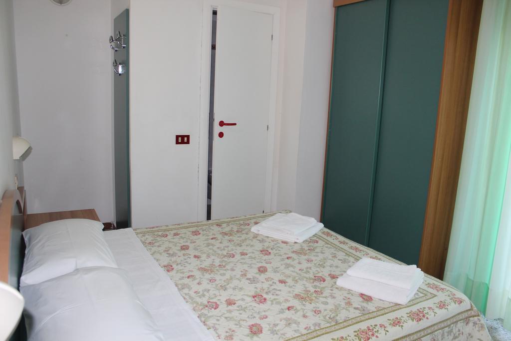 Hotel Santini Rimini Zimmer foto