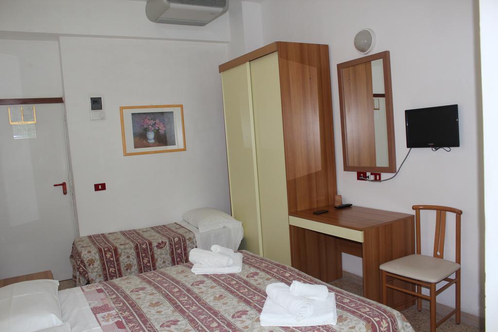 Hotel Santini Rimini Zimmer foto