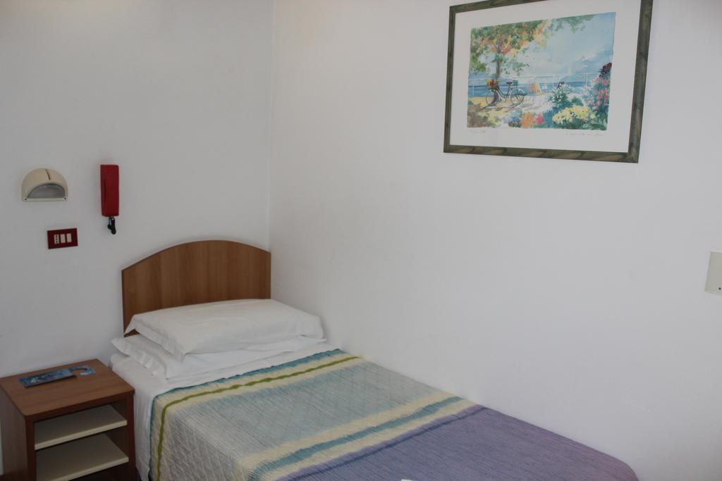 Hotel Santini Rimini Zimmer foto