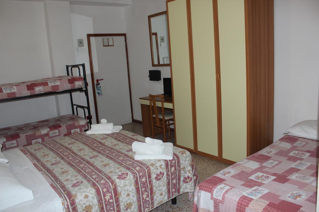 Hotel Santini Rimini Zimmer foto